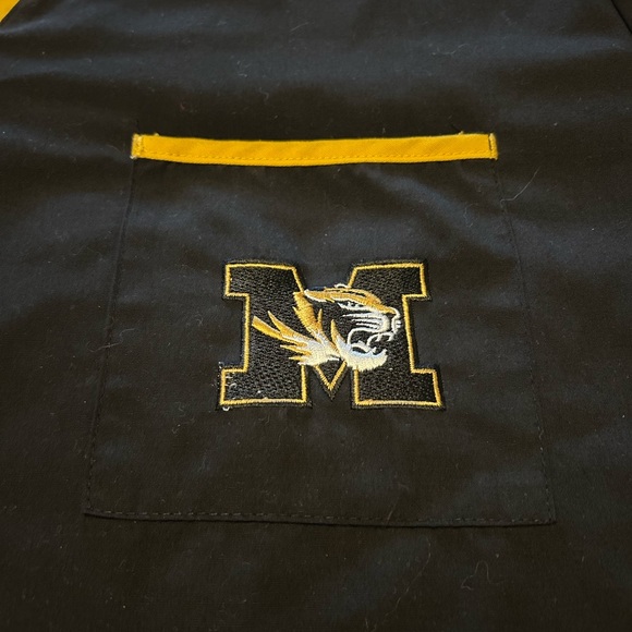 Scrub Dudz V-Neck University of MO MU Black Scrub Top Sz 2X - Picture 5 of 14